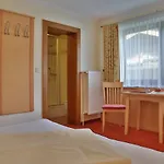 Haus Waldheim Bed & Breakfast Tux
