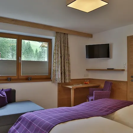 Haus Waldheim Bed & Breakfast Tux