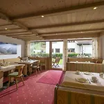 Haus Waldheim Bed & Breakfast Tux