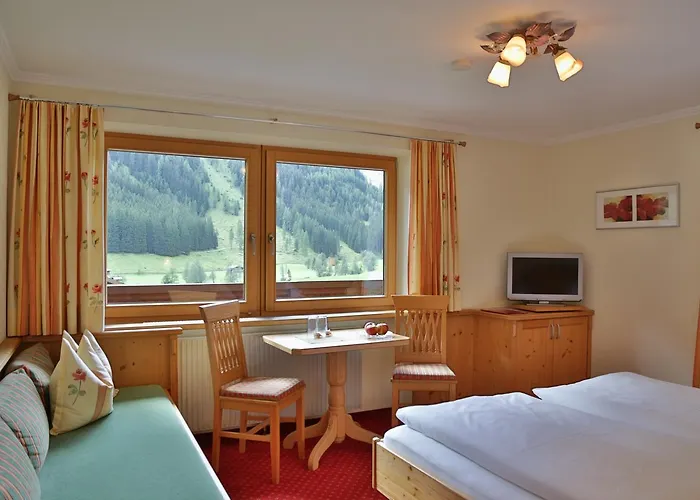 Haus Waldheim トゥクス