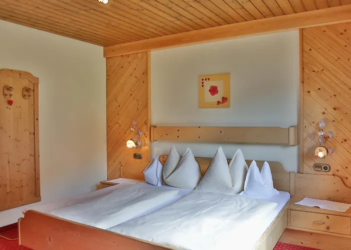 Haus Waldheim トゥクス